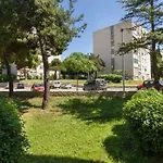 Sunny & Spacious, 2 Bedroom With Free Parking דירה ספליט