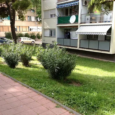 Sunny & Spacious, 2 Bedroom Apartment With Free Parking Split