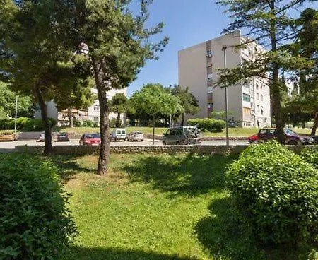 Sunny & Spacious, 2 Bedroom Apartment With Free Parking Apartment Split