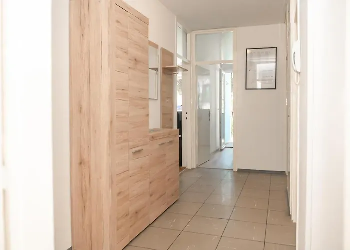 Sunny & Spacious, 2 Bedroom With Free Parking * Split