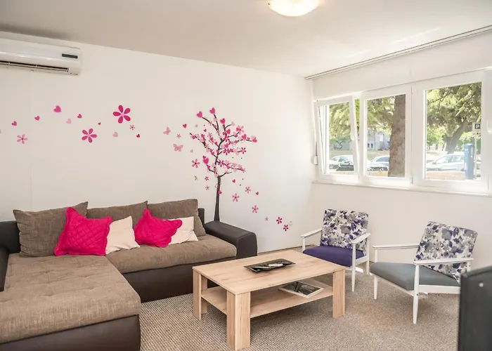 Apartament Sunny & Spacious, 2 Bedroom With Free Parking *