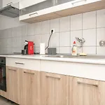 Sunny & Spacious, 2 Bedroom With Free Parking *