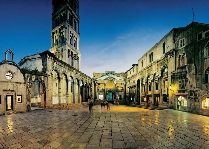 Апартаменты Sunny & Spacious, 2 Bedroom With Free Parking